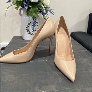 Classic Christian Louboutin Kate 100 Nude Pumps size 39